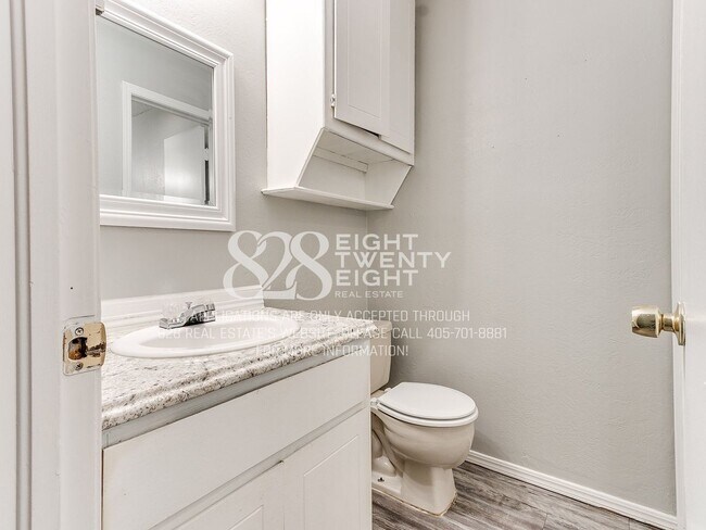 Building Photo - Now Touring & Available for Move in! 3 Bed/1.5 Bath Duplex in West Norman!