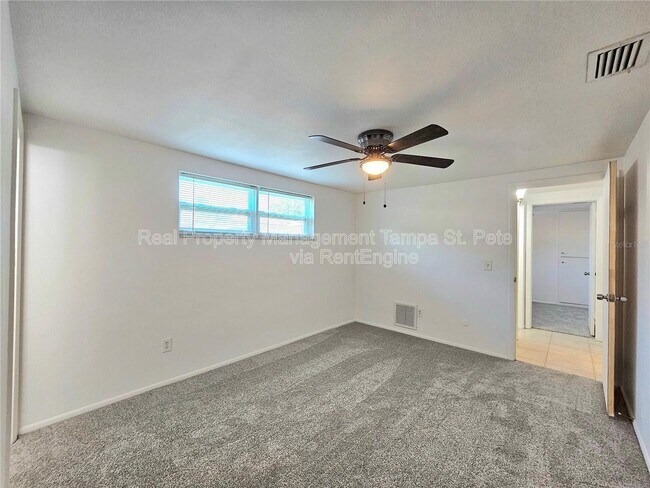 Building Photo - 611 Lyndhurst St