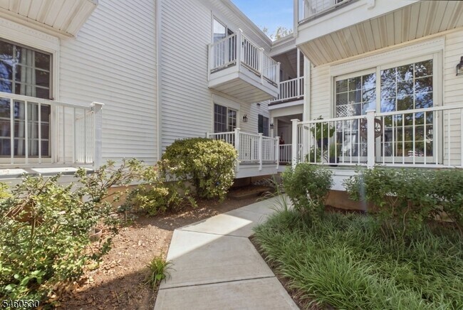 Building Photo - 125 Smithfield Ct