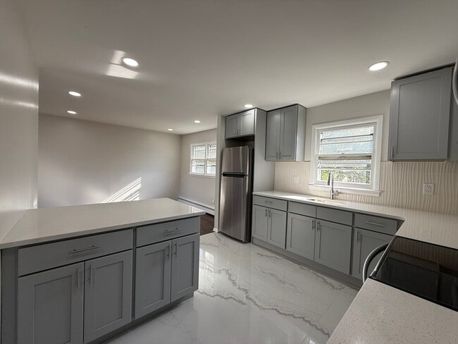 Building Photo - 1243 Whelan Pl