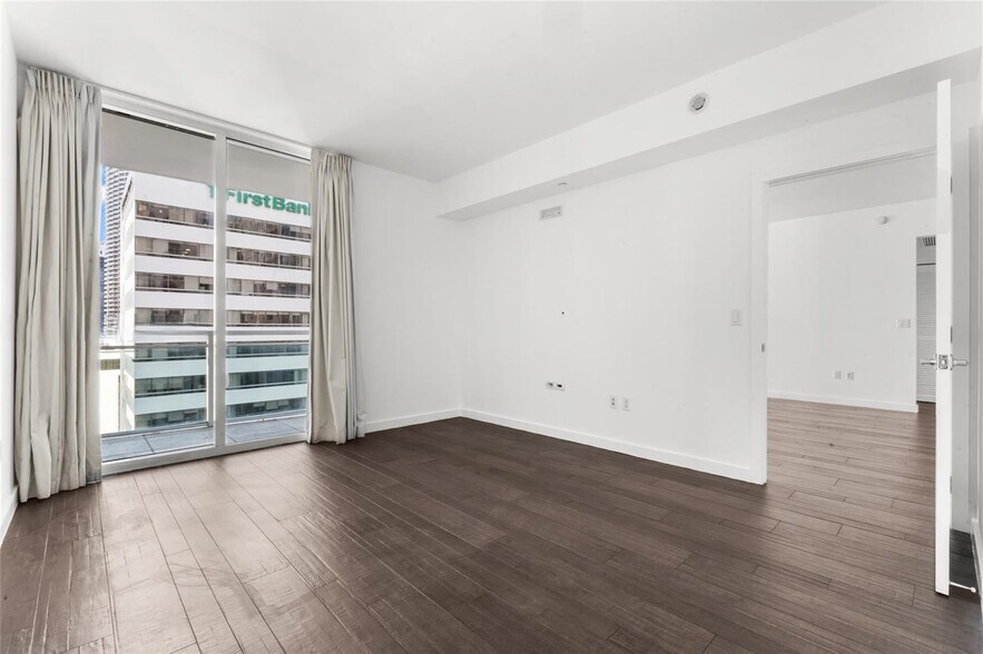 Building Photo - 951 Brickell Ave