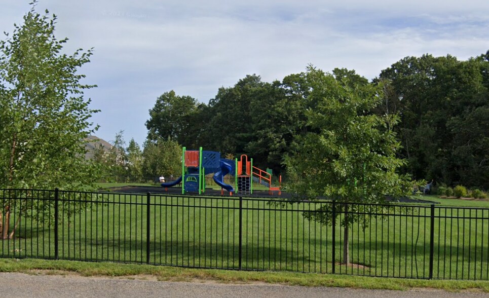 Community play area - 29 Aspen Way