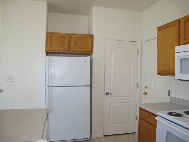 Building Photo - 2479 Wellington Ct