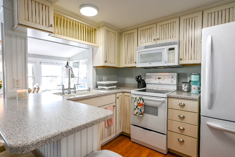 Building Photo - 8 Pine Tree Ave