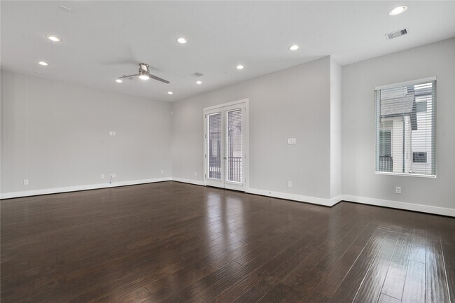 Building Photo - 2510 Tuam St