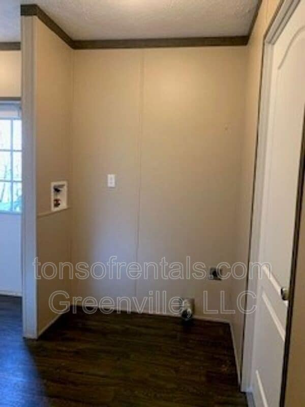 Building Photo - 717 Broadway School Rd