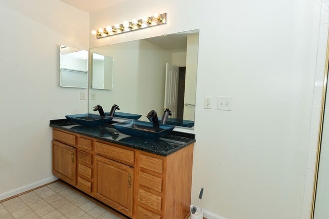 Building Photo - Harbourview Community