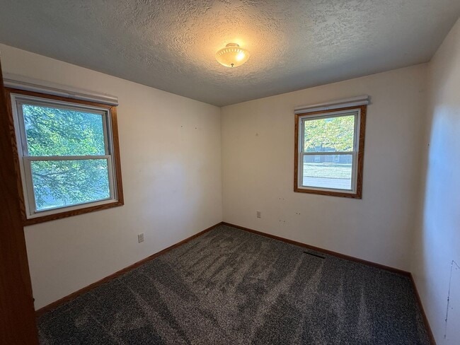 Building Photo - 1815 3rd Ave SE