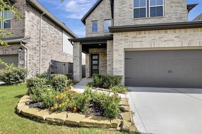 Building Photo - 360 Mallorn Ln