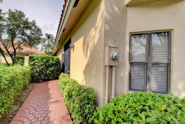 Building Photo - 22667 Meridiana Dr
