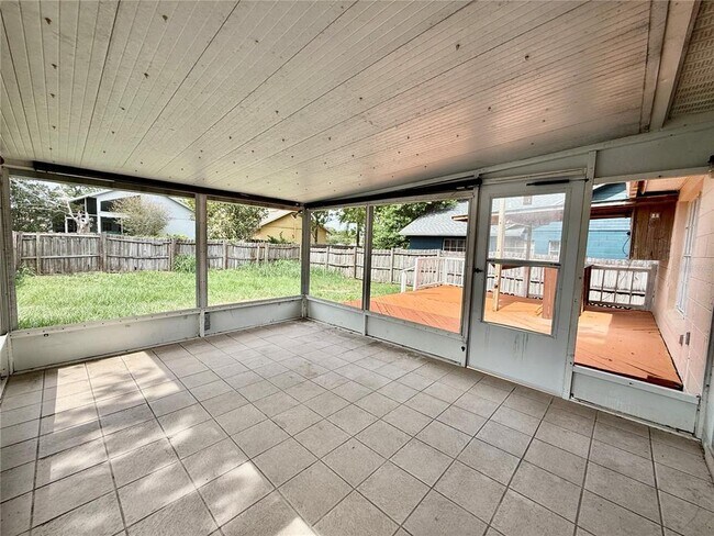 Building Photo - 6521 Garden Spring Ct
