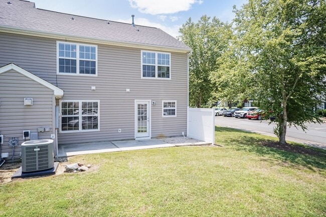 Building Photo - Four Bedroom Home!