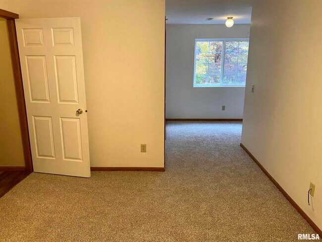 Building Photo - 3804 Creek Hill Dr