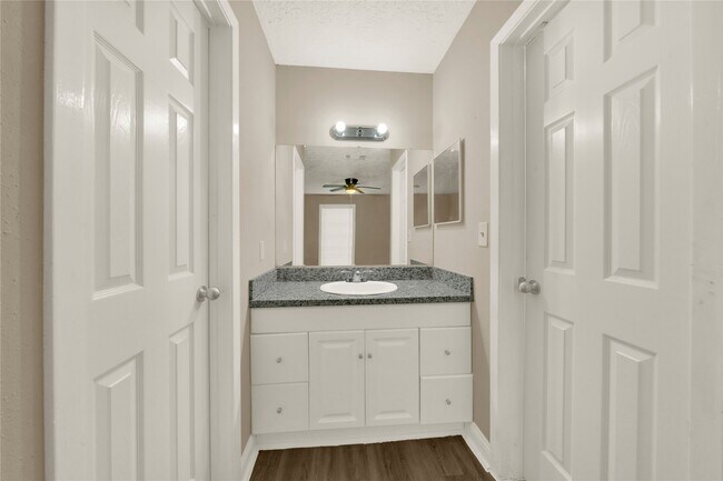 Building Photo - 14215 Barrone Dr