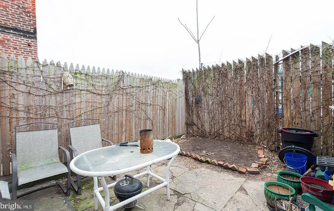 Building Photo - Spacious 4BR Home Steps from Frankford Ave | Private Patio + Tons of Natural Light