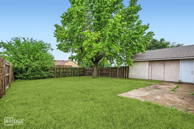 Building Photo - 8314 Kensington Dr