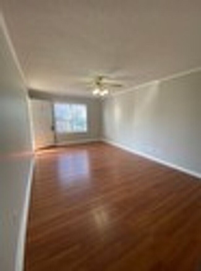 Building Photo - ? $500 Move-In Incentive for Approved Applications with a May Move-In! ?