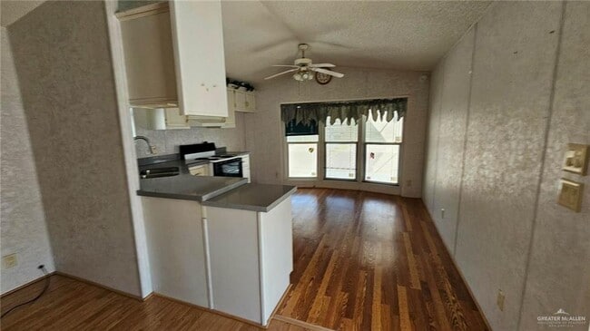 Building Photo - 21 Meadowlark St