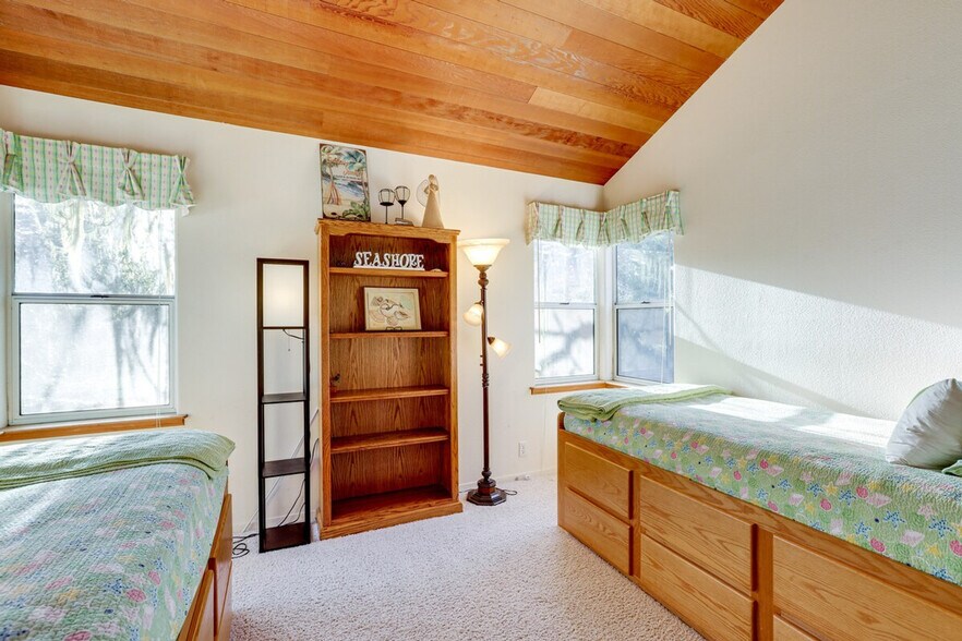 Building Photo - 2760 Trenton Ave