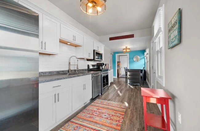 Building Photo - 1571 Charles St