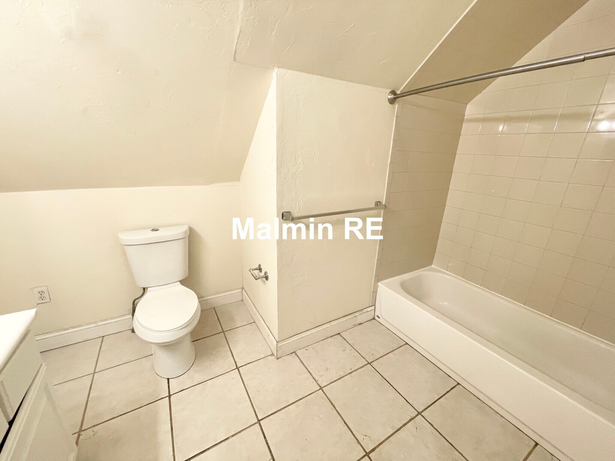 Building Photo - 61 Hillside St