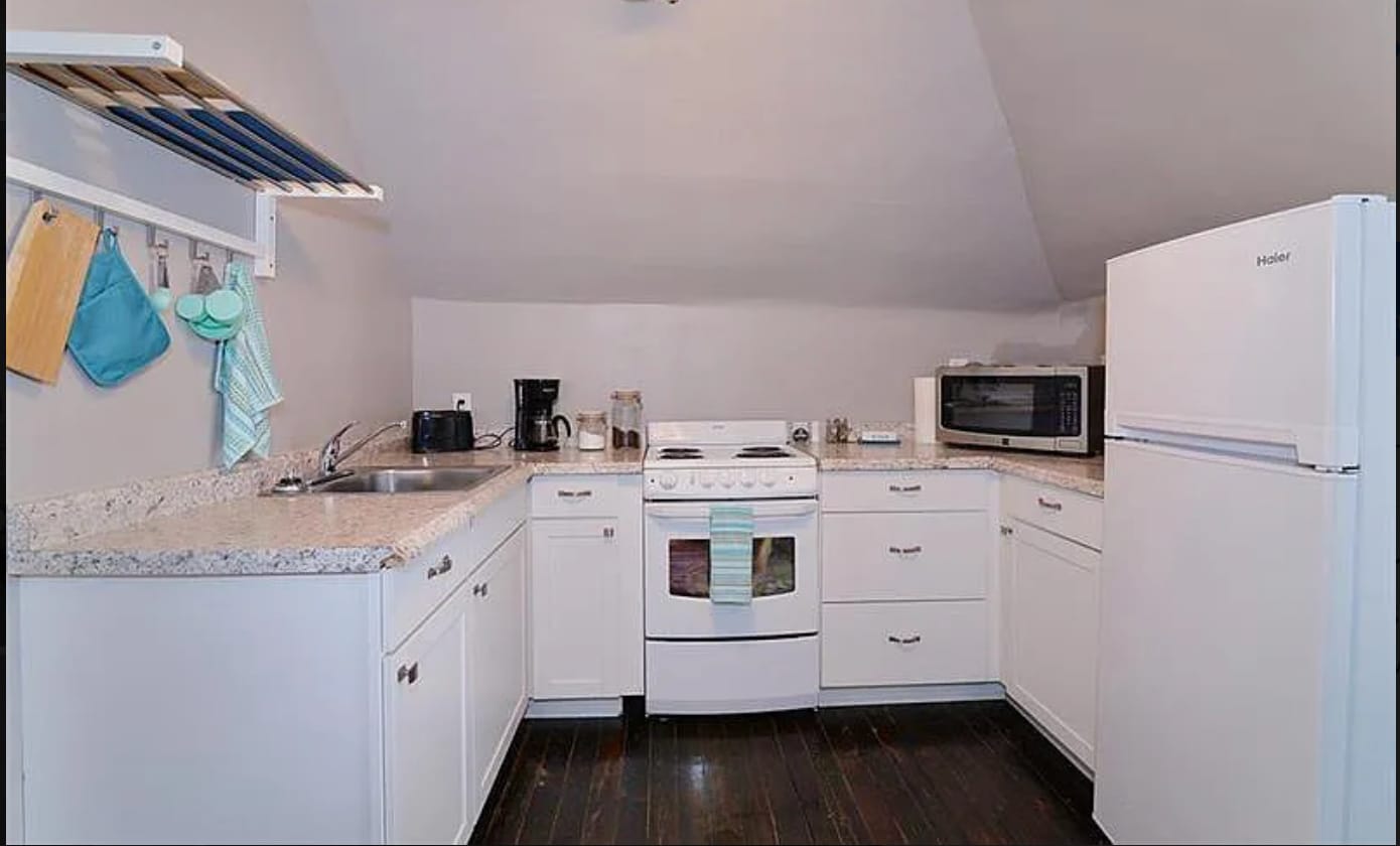 Building Photo - 15 Emerson Ave