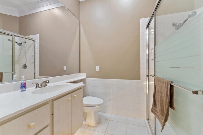 Building Photo - 8485 SE Palm Hammock Ln