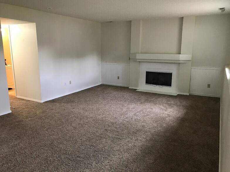 Building Photo - 5055 Victory Road