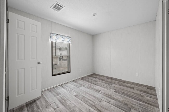 Building Photo - 3150 Plateau Dr