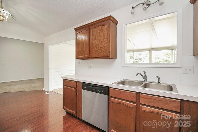 Building Photo - 155 Sunfish Dr