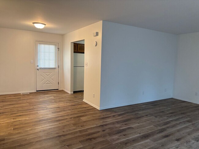 Building Photo - Country Club Duplex