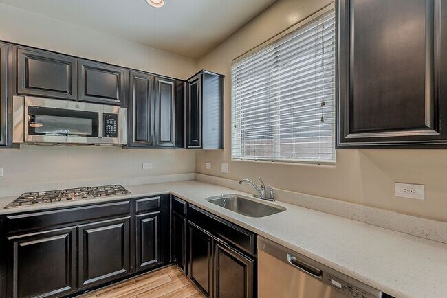 Building Photo - Modern 4 Bed Tucson Rental with Spacious K...