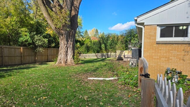 Building Photo - 675 Verdant Dr