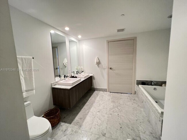 Building Photo - 801 S Miami Ave