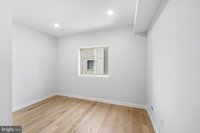 Building Photo - 2156 N Randolph St