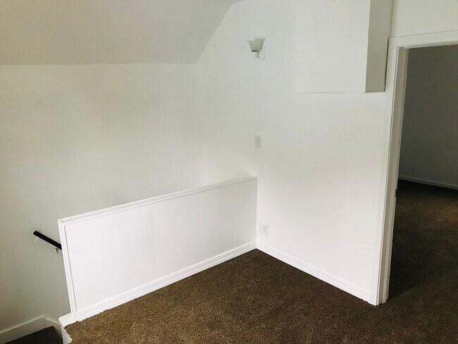 Building Photo - 616 W Wolf Ave