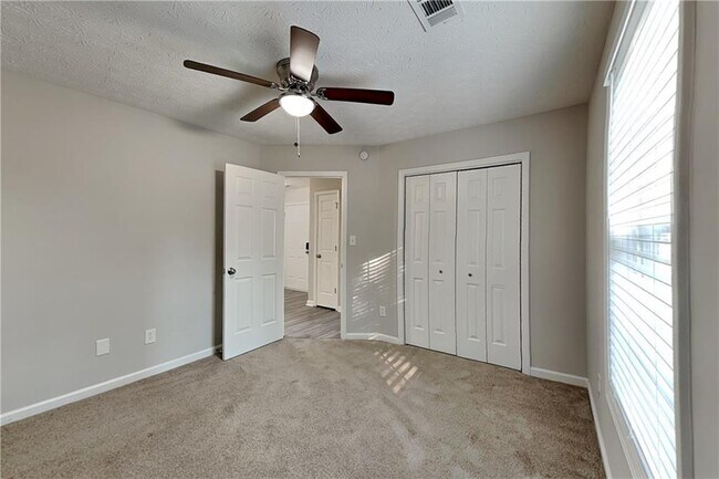Building Photo - 40 Colton Dr