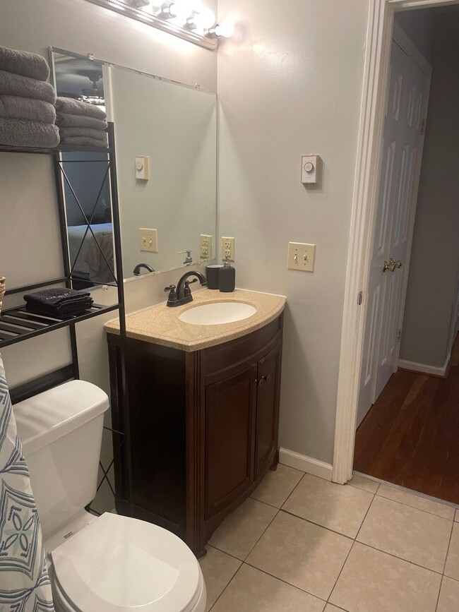 Building Photo - Fabulous 1BR Furnished Duplex