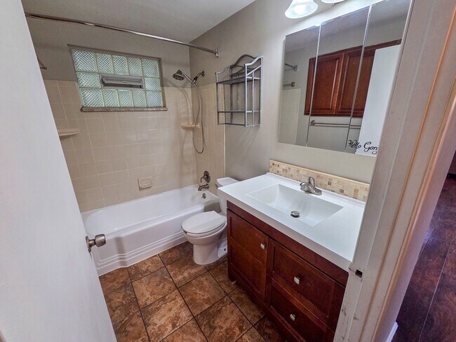 Building Photo - 151 Mahoning Dr