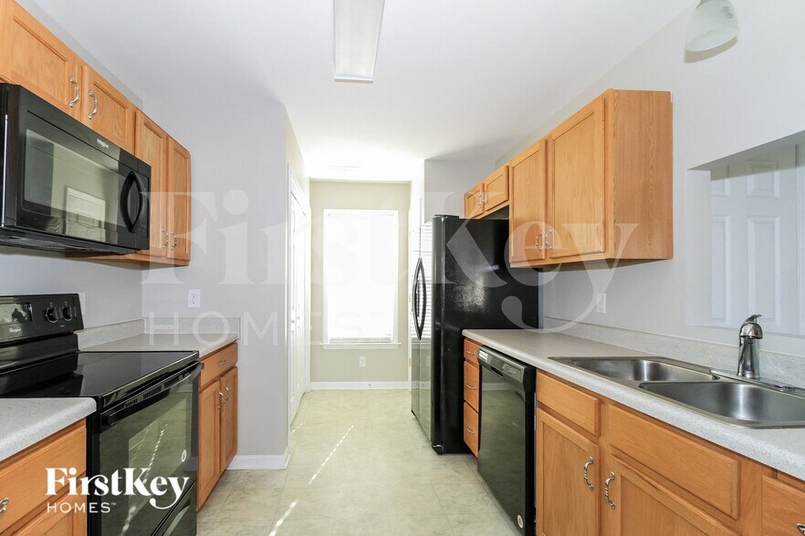 Building Photo - 2487 Somerset Pl Dr