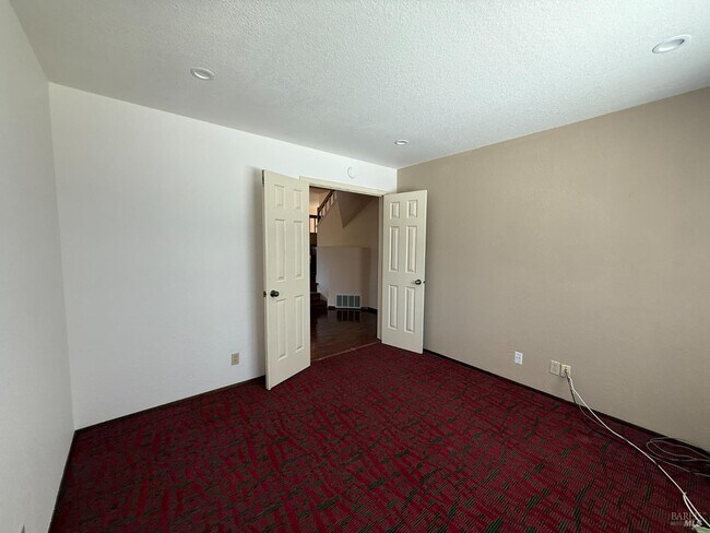 Building Photo - 666 Belvedere Dr