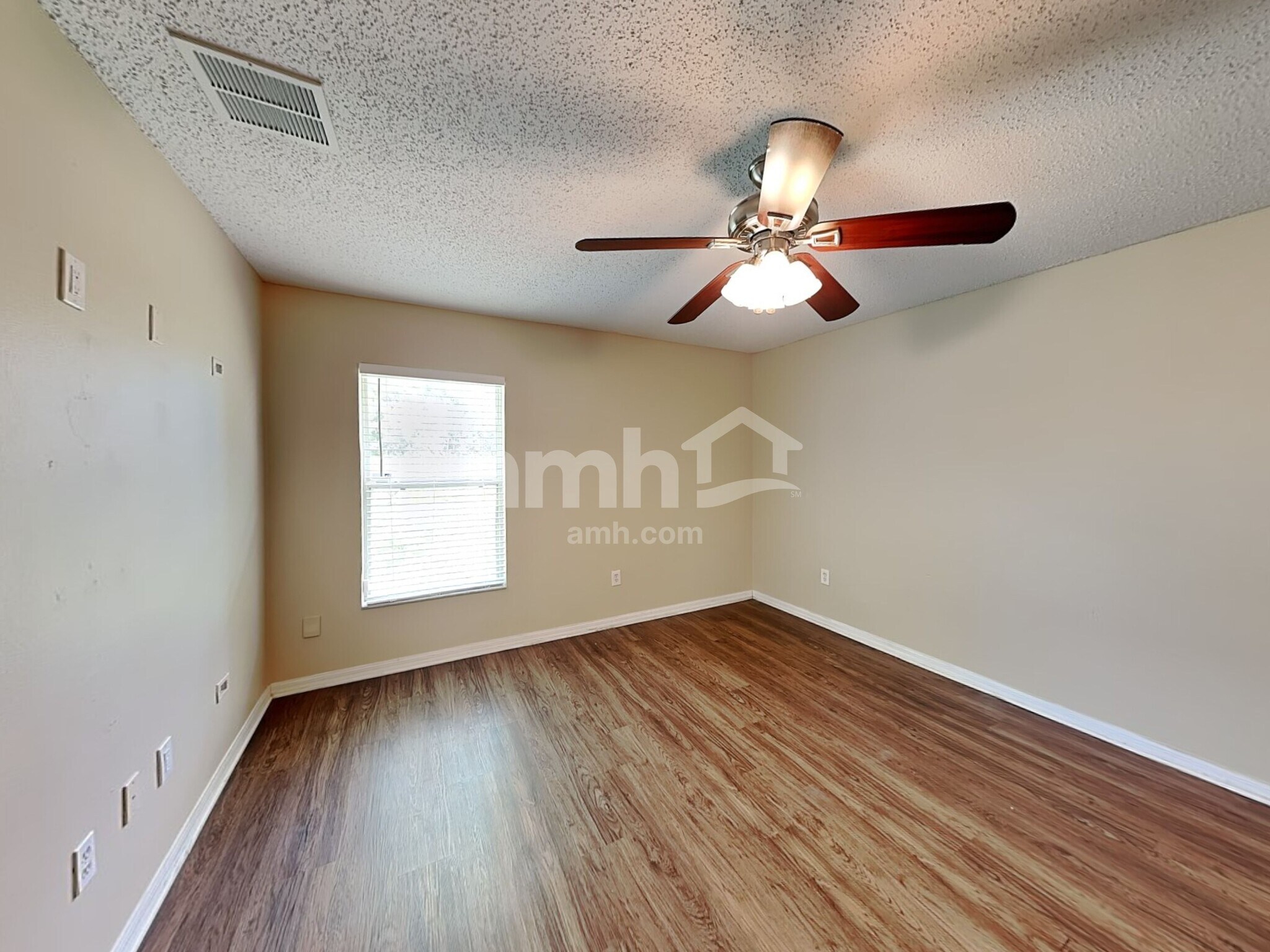 Building Photo - 1147 SE Preston Ln