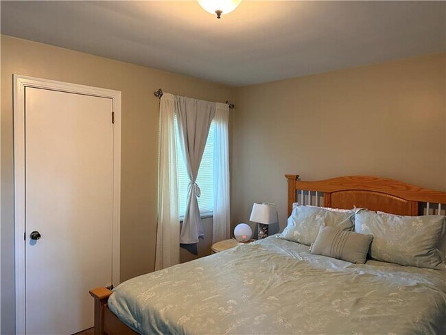 Building Photo - 359 Dorseyville Rd