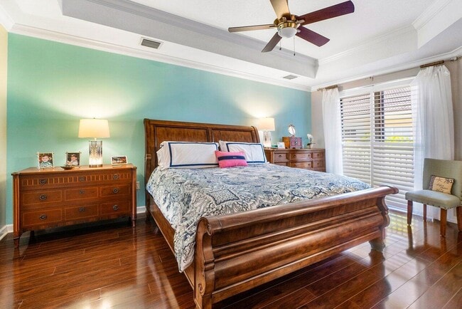 Building Photo - 11756 Valencia Gardens Ave