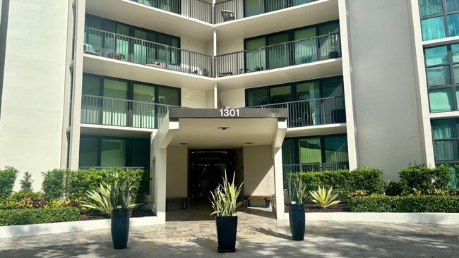 Building Photo - 1301 River Reach Dr