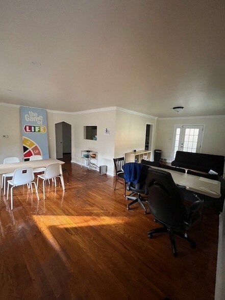 Building Photo - 9 Unger Ln