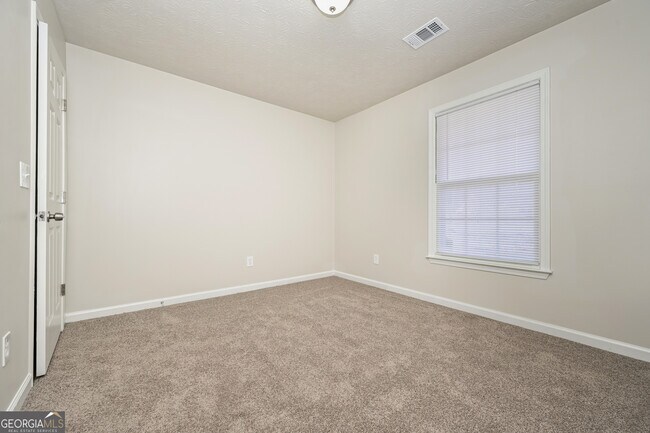 Building Photo - 25 Willow Tree Terrace