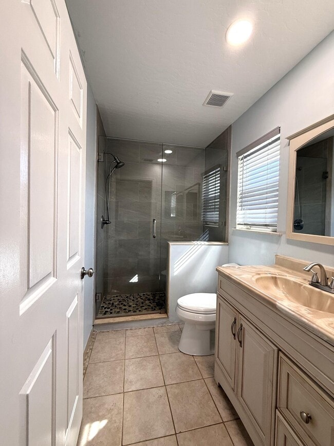 Building Photo - 1835 17th Ave SW