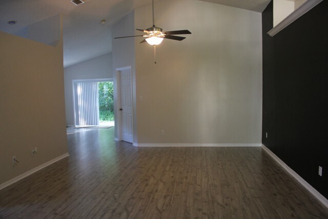 Building Photo - Longwood - 3 Bedroom, 2 Bathroom - $2,325.00