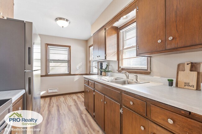 Building Photo - 3 Bedroom Home in St. Louis Park